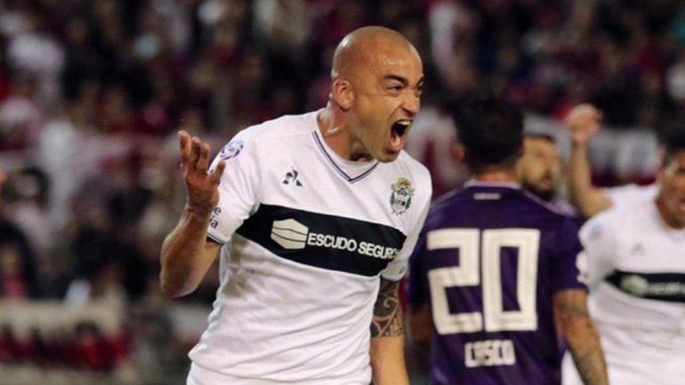 Santiago Silva dio positivo en un control antidoping