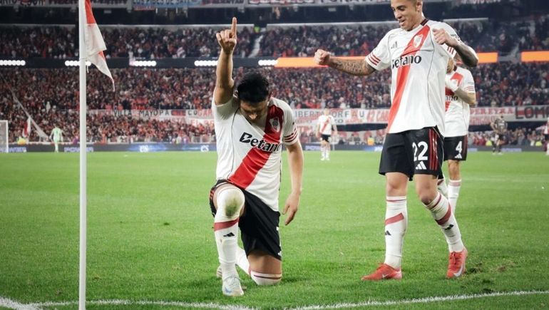 Noche monumental: Maxi Salas debutó con un golazo en el triunfo de River ante el campeón Platense