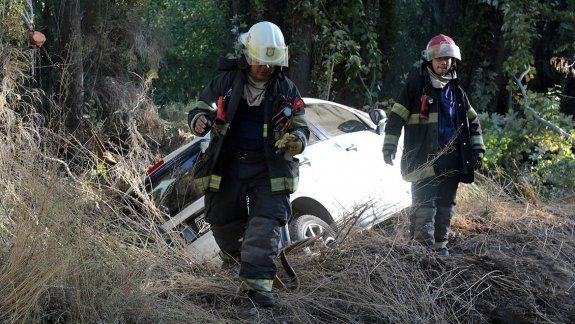 perdio el control y termino con su auto adentro de un canal en ruta 7