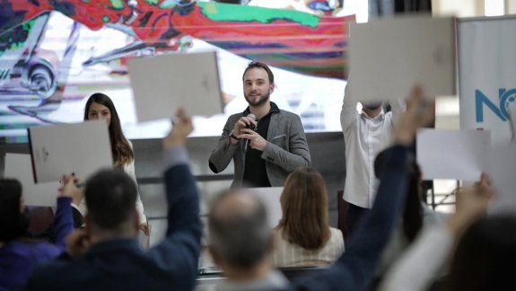 Salvatto presentó su libro La batalla del futuro en la Legislatura