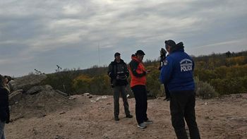 Hallaron un cuerpo en el río Neuquén, cerca de la península Hiroki: las dos hipótesis que se manejan Hallaron un cuerpo en el río Neuquén, cerca de la península Hiroki: las dos hipótesis que se manejan