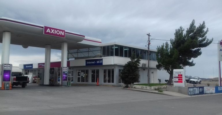 Estación Axion del cruce de 3 y 39, en Comodoro Rivadavia. Estación Axion del cruce de 3 y 39, en Comodoro Rivadavia.