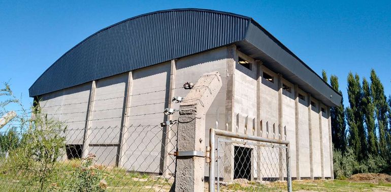 Daiana Herrera trabajaba como serena en el Polideportivo de Vista Alegre. Falleció su padre que era municipal y pidió entrar en su lugar. Empezó a recibir ataques homofóbicos y persecución laboral por lesbiana. Daiana Herrera trabajaba como serena en el Polideportivo de Vista Alegre. Falleció su padre que era municipal y pidió entrar en su lugar. Empezó a recibir ataques homofóbicos y persecución laboral por lesbiana.