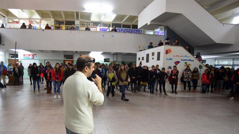 Recordaron en el IPET 1 a la víctima de femicidio en Huiliches