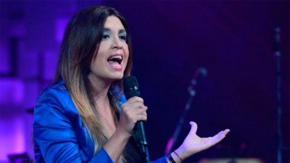 Volvió la locutora militante tras el reclamo de $7 millones a Nación