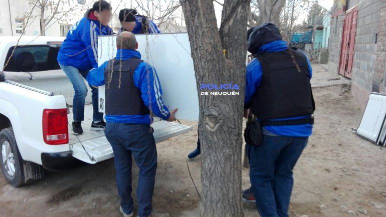 Recuperan heladera, freezer y bebidas alcohólicas que se robaron de unas canchas de fútbol