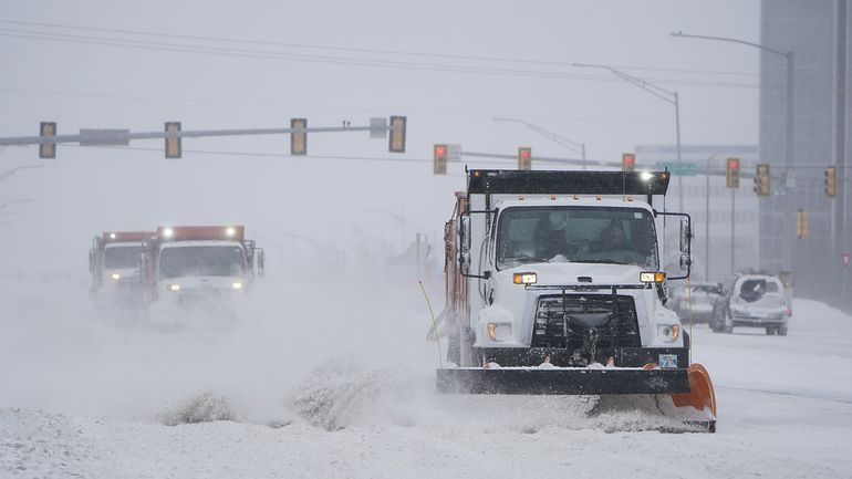 Navidad bajo la nieve: más de 20 muertos, cortes de luz masivos y vuelos suspendidos