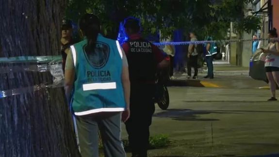 Se determinó que la causa de muerte de la mujer fue hemorragia interna y externa por las puñaladas, con varias&nbsp;heridas en torso y extremidades.