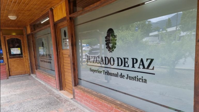 El acuerdo de compensación fue sellado en el Juzgado de Paz, horas después del ataque del pitbull. El acuerdo de compensación fue sellado en el Juzgado de Paz, horas después del ataque del pitbull.