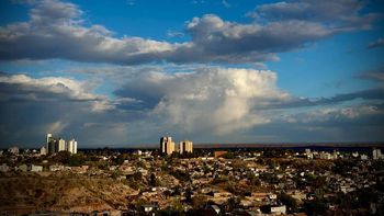 Desde Distrito 2 se puede ver un Neuquén más extenso con atardeceres mágicos. Desde Distrito 2 se puede ver un Neuquén más extenso con atardeceres mágicos.
