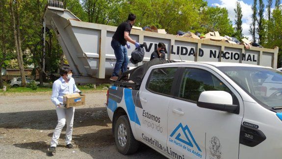 San Martín: el intendente acusó a ATE de extorsión y salió a juntar la basura