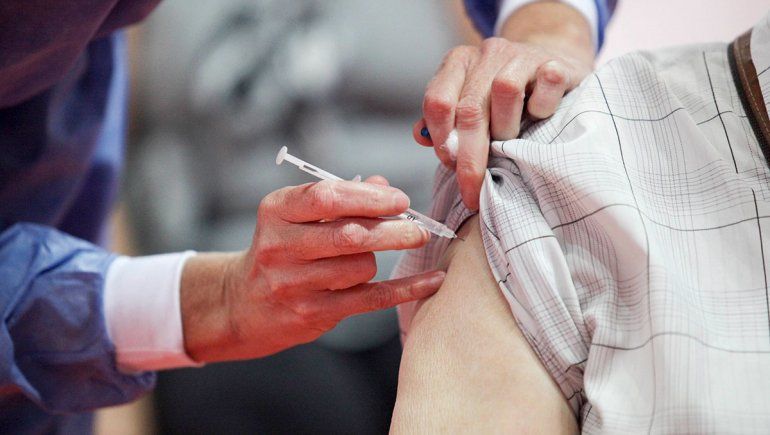 Otra escándalo: aseguran que vacunaron a empleados del Ministerio de Cultura por error