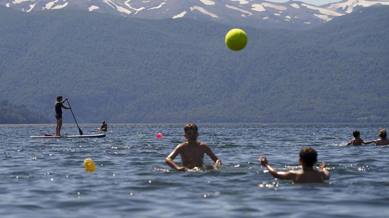 San Martín de Los Andes prepara promociones para el verano 2025-2026. | LM Neuquen San Martín de Los Andes prepara promociones para el verano 2025-2026.