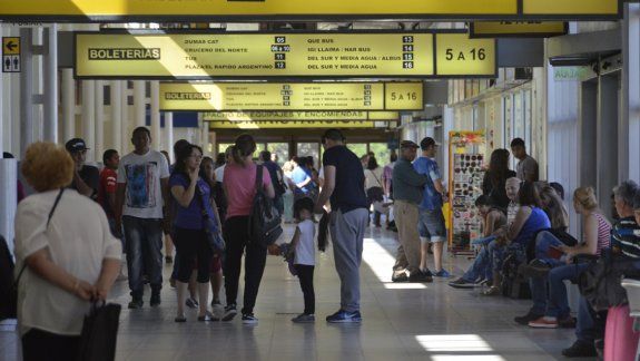 Tomó de rehén a una empleada y disparó dentro de la ETON