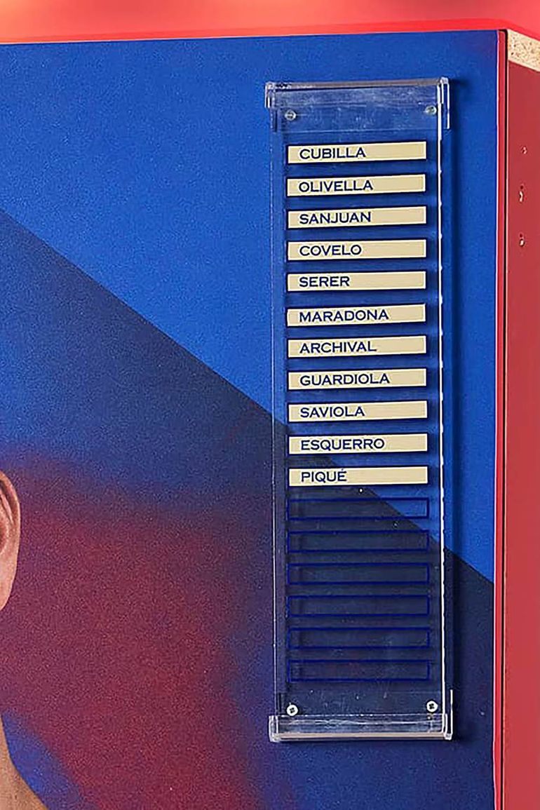 El locker que utilizó Piqué fue el que usó Maradona durante su paso por Barcelona y también estará en la subasta. El locker que utilizó Piqué fue el que usó Maradona durante su paso por Barcelona y también estará en la subasta.