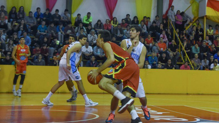 A seguir peleando. Centro Español se quedó en el cierre y perdió. &nbsp;