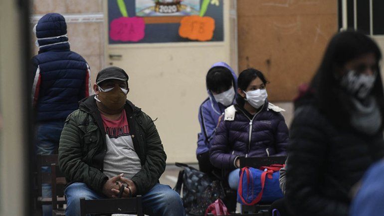 La curva de contagios se mantiene por encima de los 3 mil por día