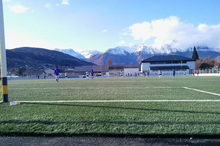 La cancha de Belgrano de Esquel, con los colores de Boca: ahí se formó y salió campeón Juan Cruz Payal. La cancha de Belgrano de Esquel, con los colores de Boca: ahí se formó y salió campeón Juan Cruz Payal.