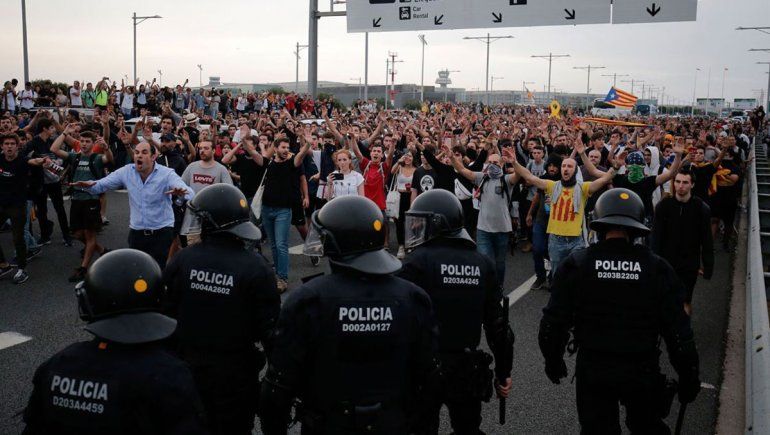 Serios incidentes tras las penas a los independentistas de Barcelona