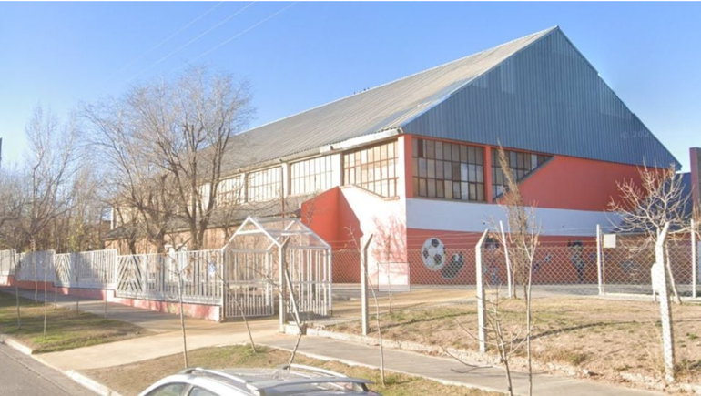 La madre del adolescente que murió en el polideportivo Gregorio Álvarez desmintió el discurso oficial.