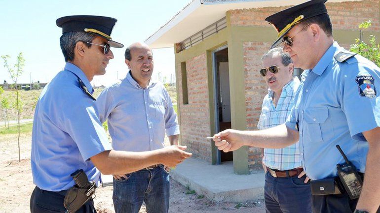 Bermúdez presidió la entrega de la nueva posta policial.