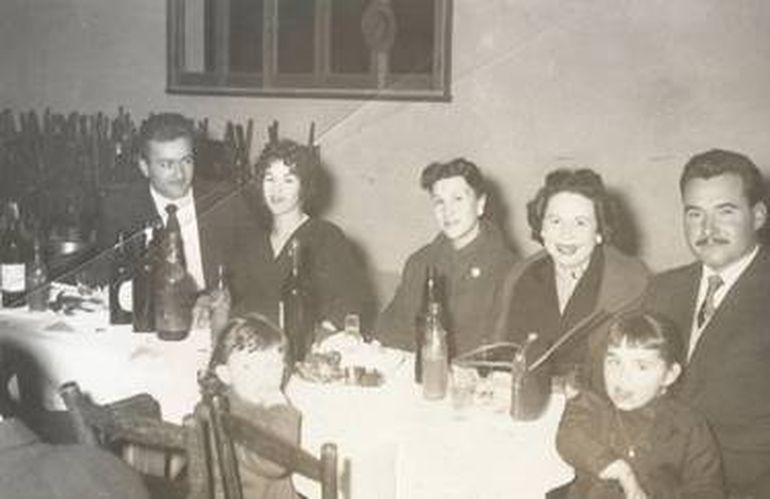 Walz con recordados ferroviarios, don Francisco González, la Sra. de Malaspina. Walz con recordados ferroviarios, don Francisco González, la Sra. de Malaspina.