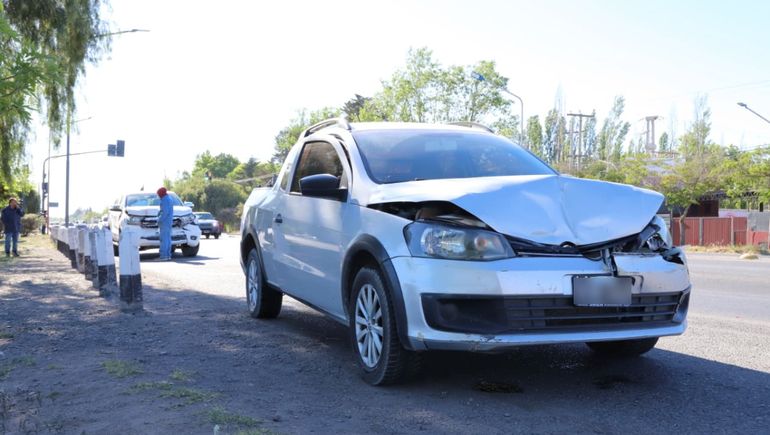 Fuerte choque en cadena en el oeste de Neuquén: cuatro vehículos involucrados
