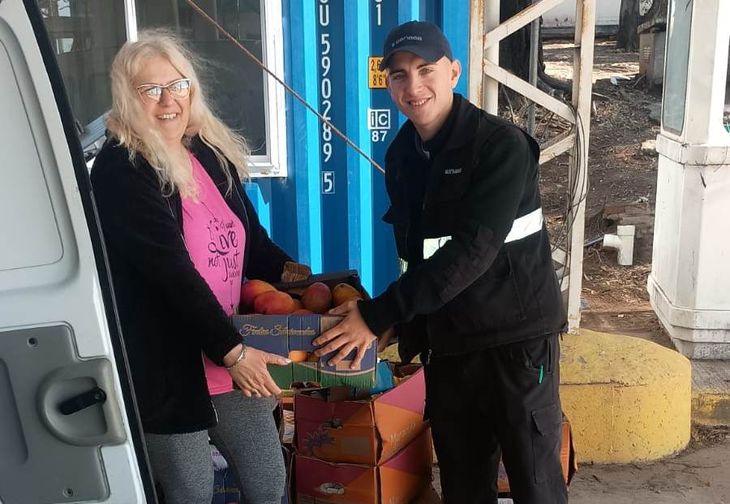 La fruta donada al Centro Social Natán, institución de bien público ubicado en Bahía Blanca. La fruta donada al Centro Social Natán, institución de bien público ubicado en Bahía Blanca.