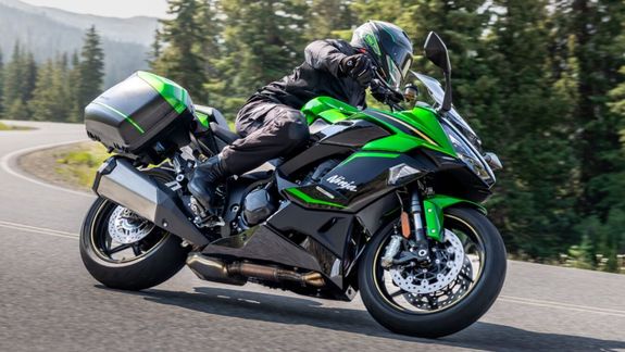 La Kawasaki Ninja 1100SX y su versión más extrema, la SE, refuerzan la presencia e impacto de la marca japonesa en el segmento de las motos sport touring.