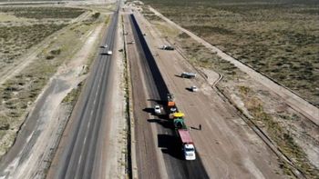 Chubut espera por la doble vía Puerto Madryn-Trelew de la Ruta 3, proyectada en 2006 y aún sin finalizar. Chubut espera por la doble vía Puerto Madryn-Trelew de la Ruta 3, proyectada en 2006 y aún sin finalizar.