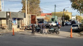 Investigan la muerte de un hombre hallado en una vivienda del Bajo neuquino. Investigan la muerte de un hombre hallado en una vivienda del Bajo neuquino.
