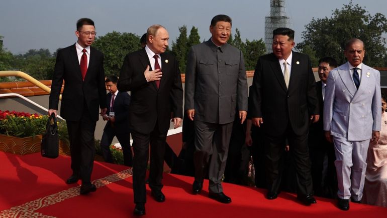 Xi Jinping y Putin hablaron sobre la inmortalidad en el desfile militar de Beijing y un médico experto salió a cuestionarlos