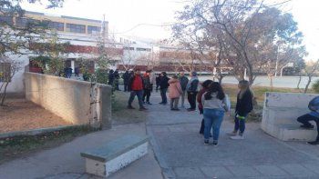 epet 2 evacuada por bomberos bomba