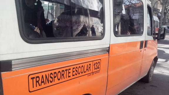 El trasporte escolar dejó cuatro horas al nene encerrado en la combi en Plottier. (Foto ilustrativa)