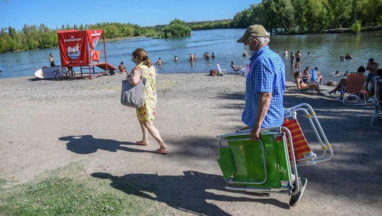 Los neuquinos invadieron la costa para paliar el calor de miércoles