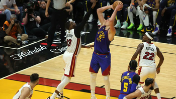 con shakira y neymar en las tribunas, jokic hizo un partido historico y denver esta 2-1 arriba ante miami en la final con shakira y neymar en las tribunas, jokic hizo un partido historico y denver esta 2-1 arriba ante miami en la final