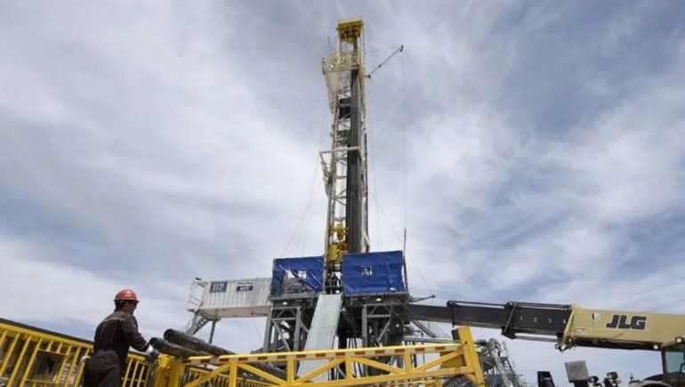 Intentan contener una pérdida de petróleo en Vaca Muerta