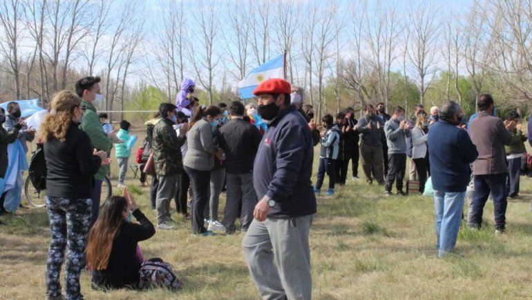 Vecinos de China Muerta reunidos por el gas.