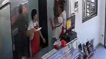 la inesperada y osada reaccion de dos carniceros cuando un ladron intento robarles la inesperada y osada reaccion de dos carniceros cuando un ladron intento robarles