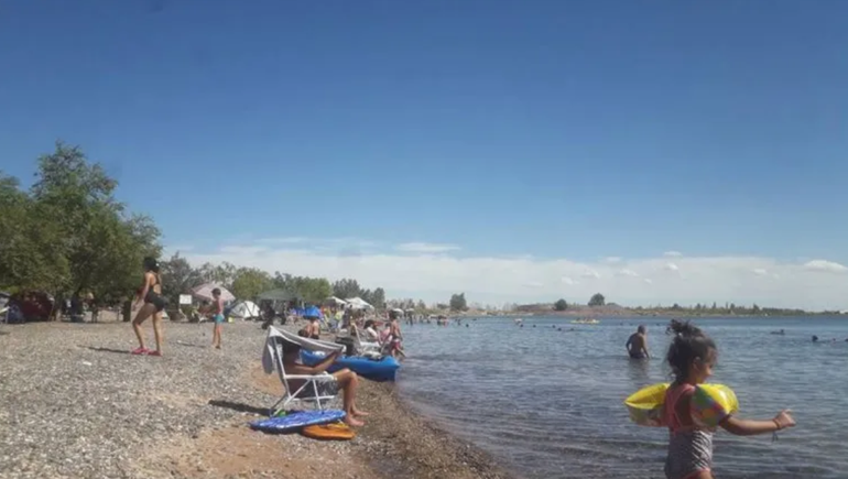 Playas del Lago Mari Menuco Playas del Lago Mari Menuco