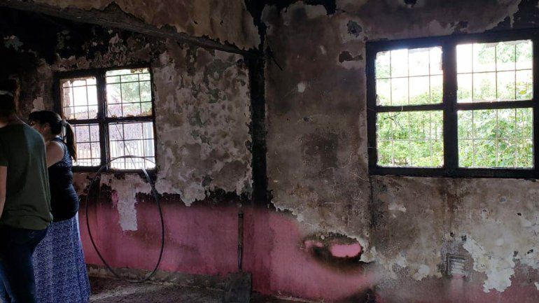 Cutral Co: mientras cuidaba a su hijo con cáncer, se incendió su casa y perdió todo