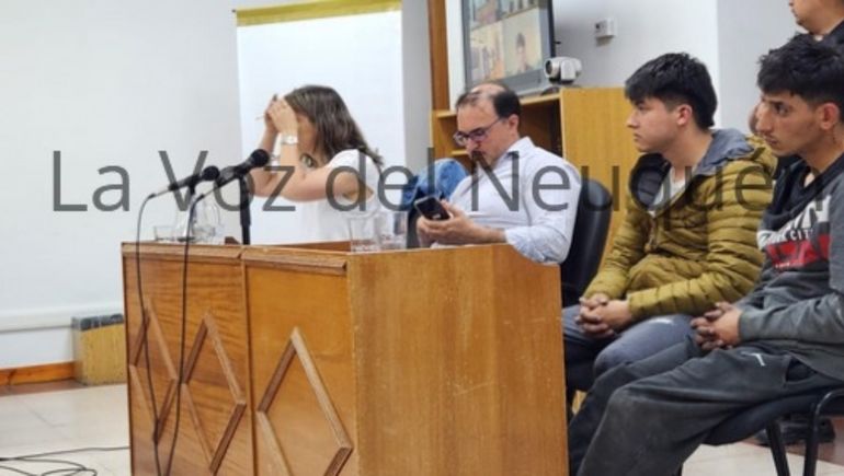 Los jovenes acusados por el crimen en plena vía pública en Plaza Huincul / Foto Gentileza