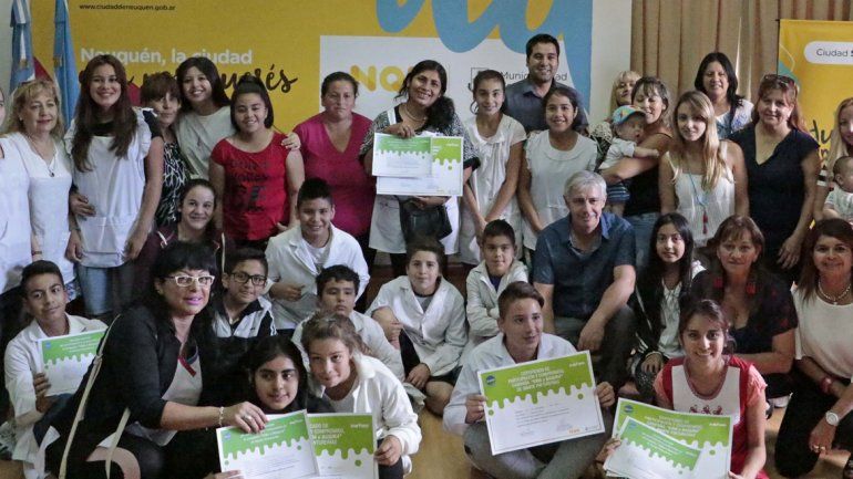 Los niños premiados ayer en el Municipio de la ciudad.