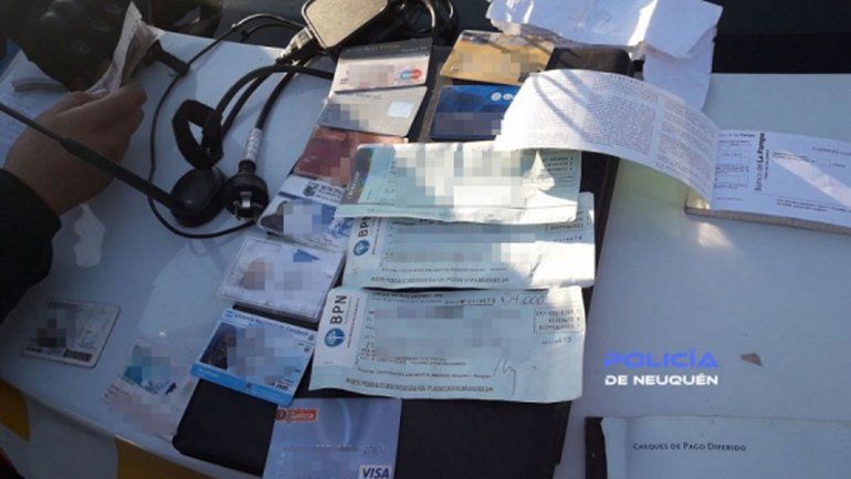 Robó en una casa de Centenario y se volvió en taxi