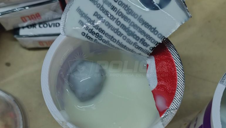 Hallaron un envoltorio con cocaína dentro de un yogur que le dejaban a una presa de la U16
