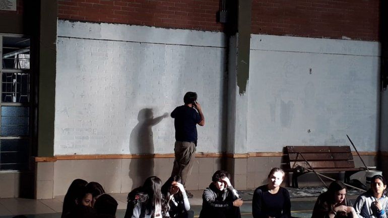 La dirección blanqueó dos murales históricos y se armó la polémica