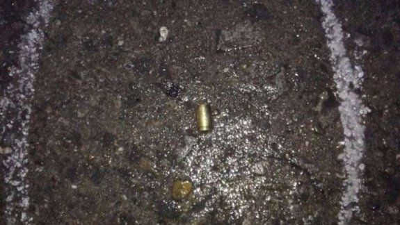 Una de las vainas halladas en el recorrido realizado por el policía detenido.