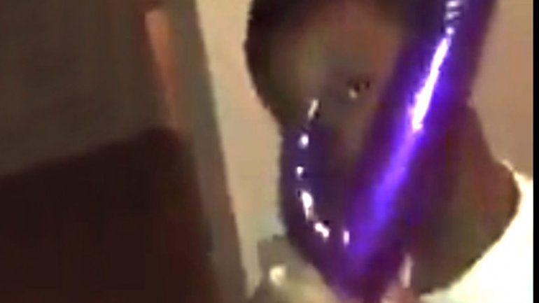 Un nene jugaba con una espada láser y era un vibrador