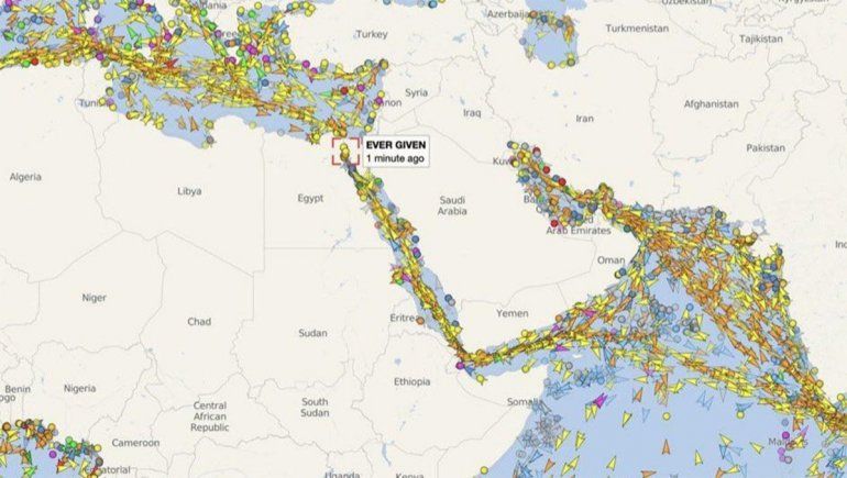 ¿Cómo afecta al mundo el buque varado en el Canal de Suez?