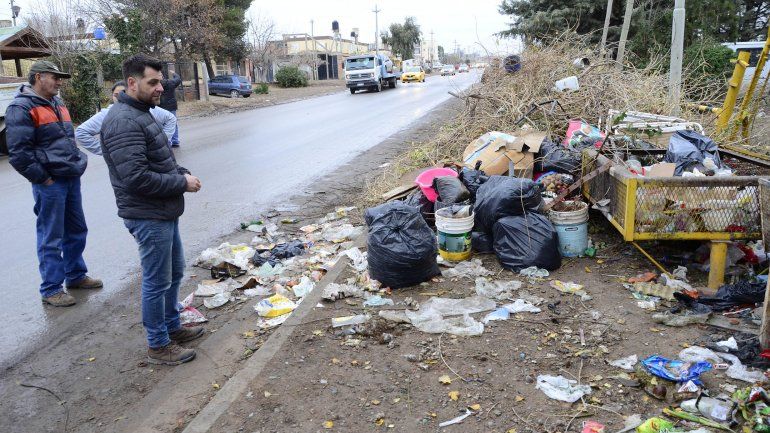 Realizan un nuevo operativo de limpieza en el barrio Parque Industrial